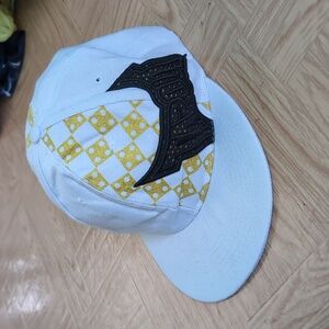Tapout white, gold & black cap